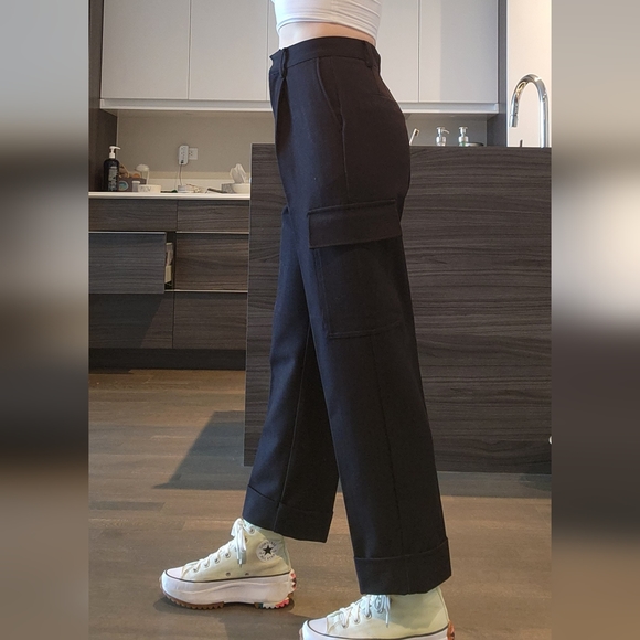 NEW High-rise trouser with cargo pockets - Picture 2 of 11